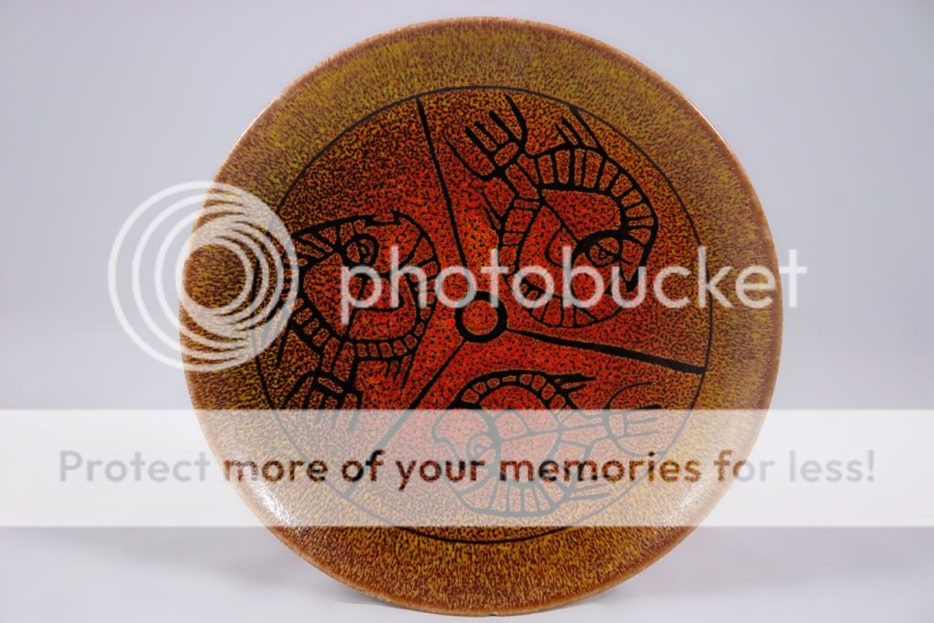 Pottery plate decorated with three fish