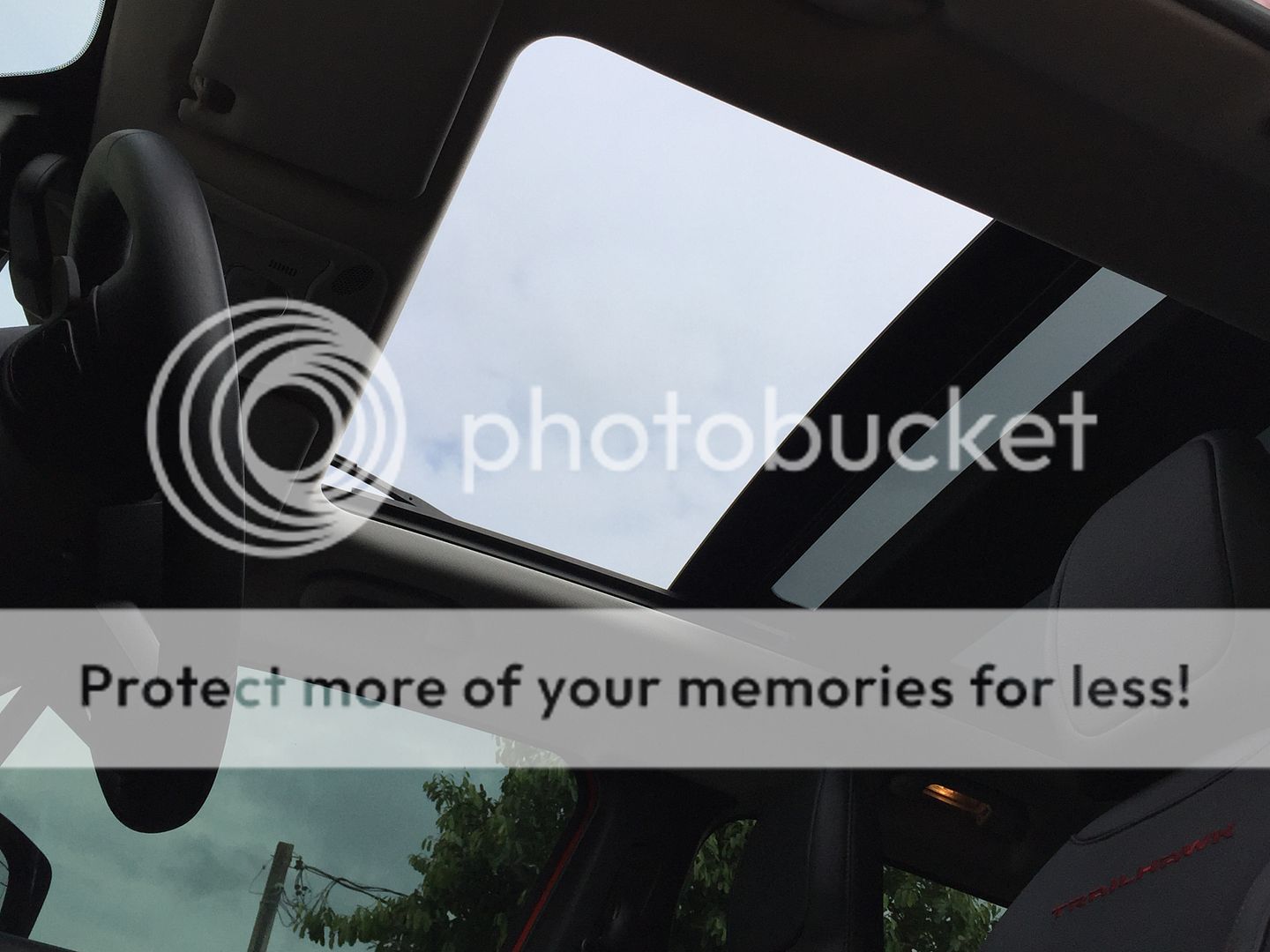 Roof bars on a Trailhawk with panoramic sunroof Jeep Renegade Forum